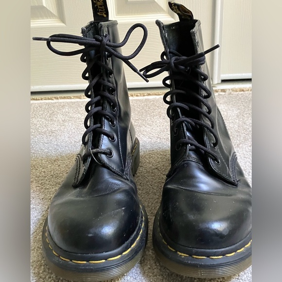 DR MARTINS 1460 8 eye black smooth leather boot goth grunge chunky combat Y2K 10 - Picture 4 of 10